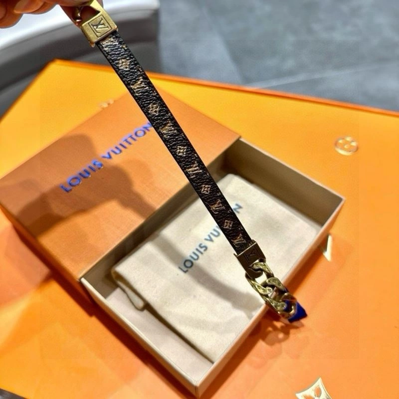 Louis Vuitton Bracelets Trendsetting 256679