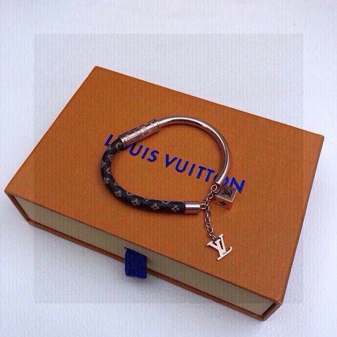Classic Louis Vuitton Bracelets 256682