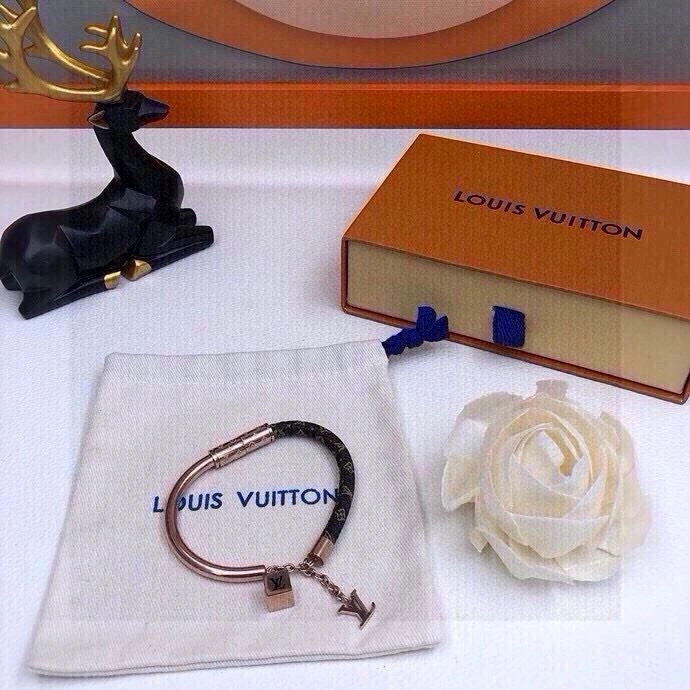 Classic Louis Vuitton Bracelets 256682