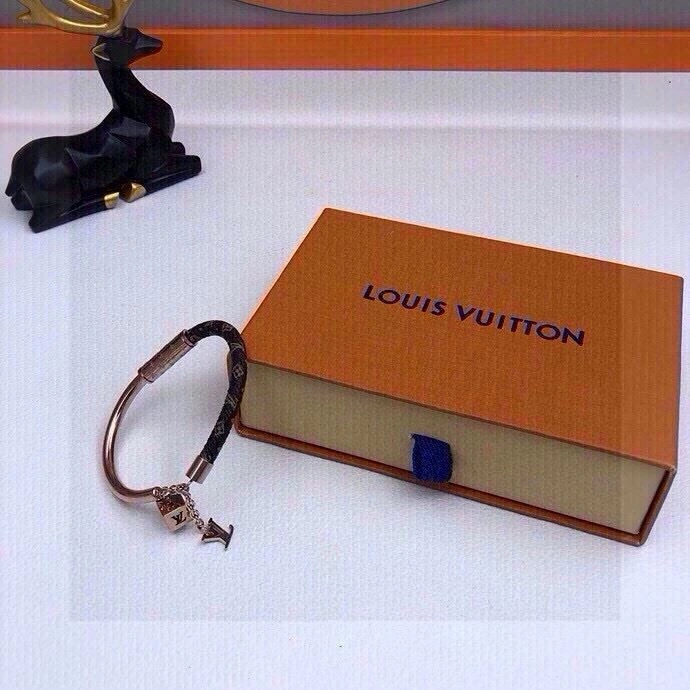 Classic Louis Vuitton Bracelets 256682