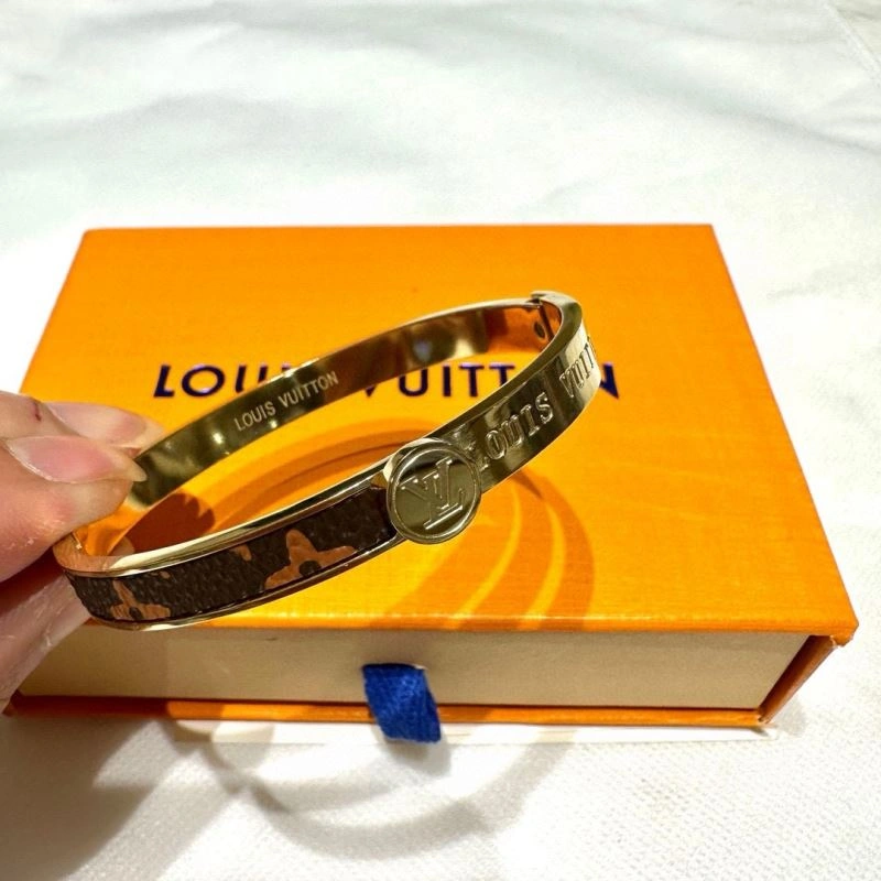 MultiPurpose Louis Vuitton Bracelets 256657