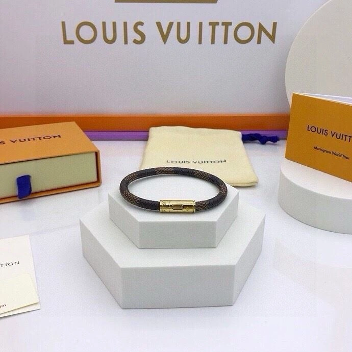 Elegant Louis Vuitton Bracelets 256660