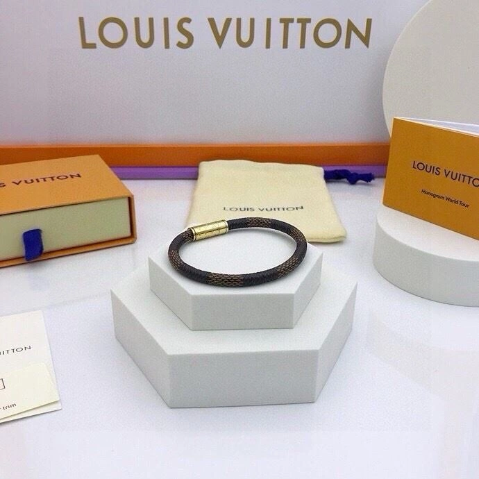 Elegant Louis Vuitton Bracelets 256660