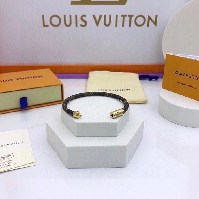 Elegant Louis Vuitton Bracelets 256660