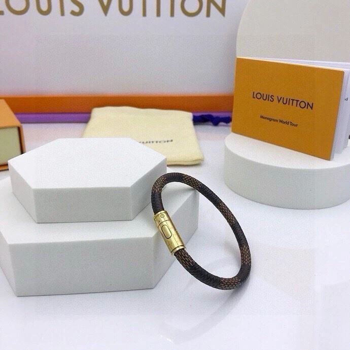 Elegant Louis Vuitton Bracelets 256660