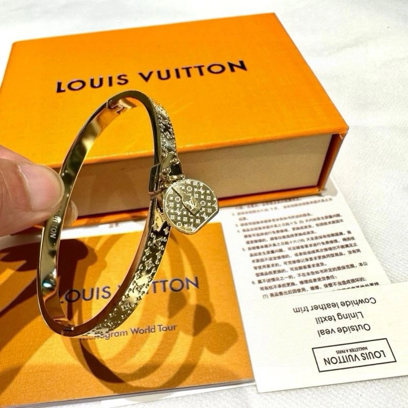 Louis Vuitton Bracelets Breathable 256670