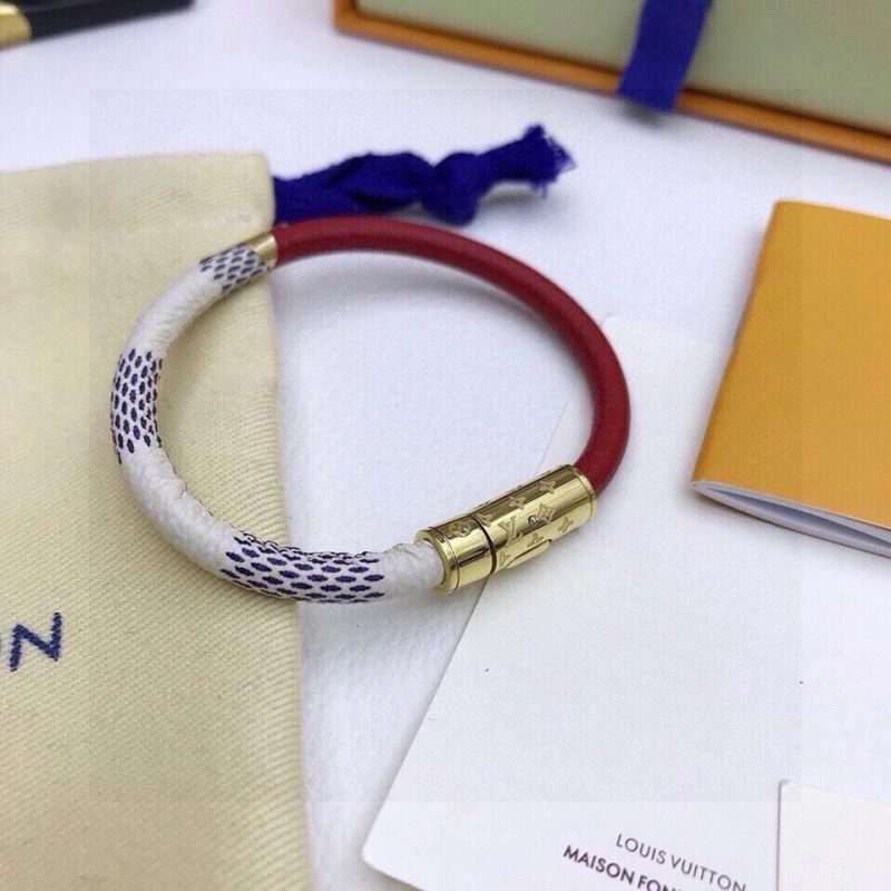 Compact Louis Vuitton Bracelets 256663