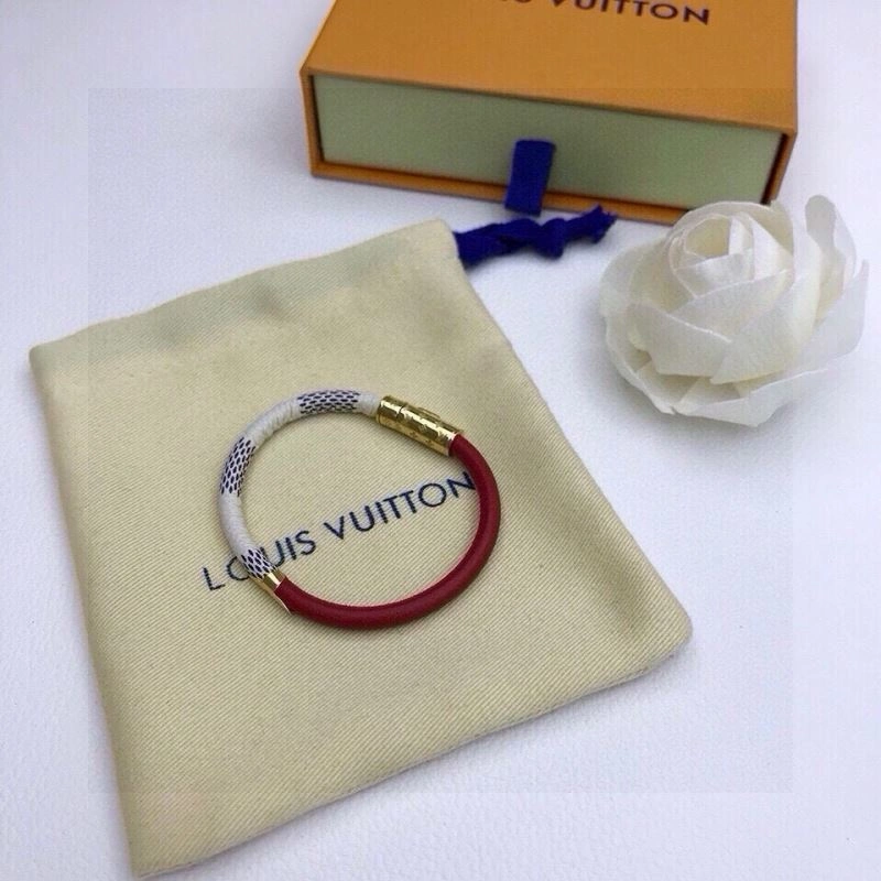 Compact Louis Vuitton Bracelets 256663