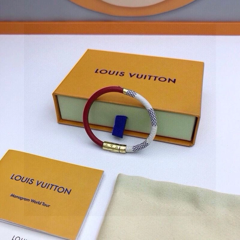 Compact Louis Vuitton Bracelets 256663