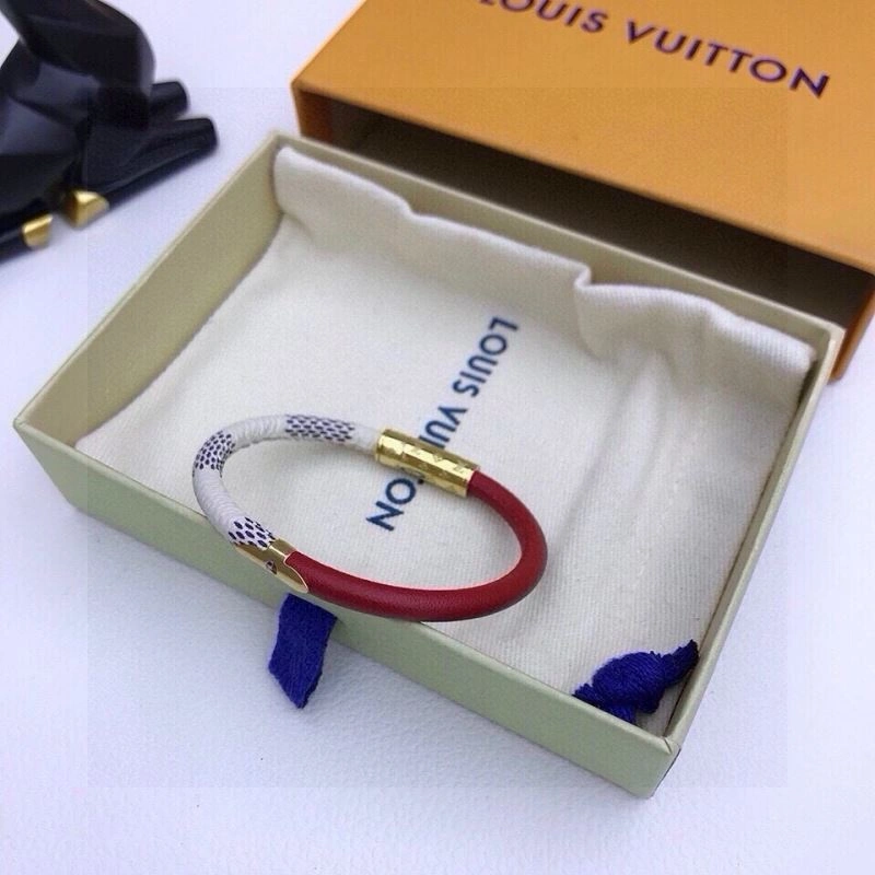 Compact Louis Vuitton Bracelets 256663
