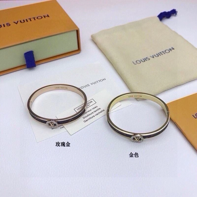 Louis Vuitton Bracelets DailyWear 256677