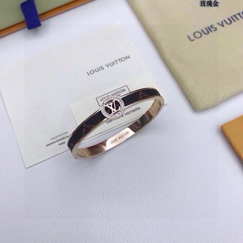 Louis Vuitton Bracelets DailyWear 256677