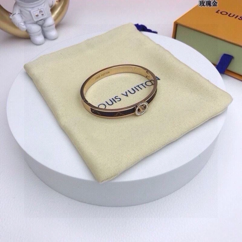 Louis Vuitton Bracelets DailyWear 256677