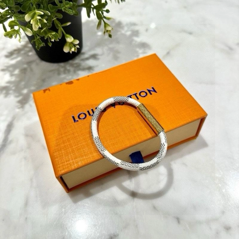 Louis Vuitton Bracelets EasyCare 256656