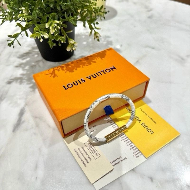 Louis Vuitton Bracelets EasyCare 256656