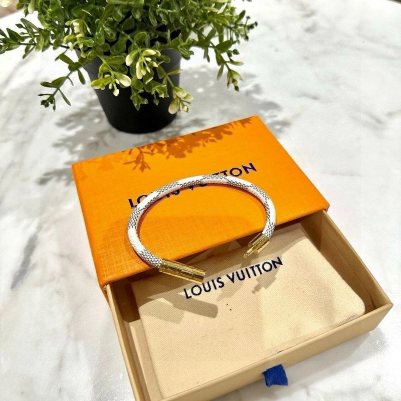 Louis Vuitton Bracelets EasyCare 256656