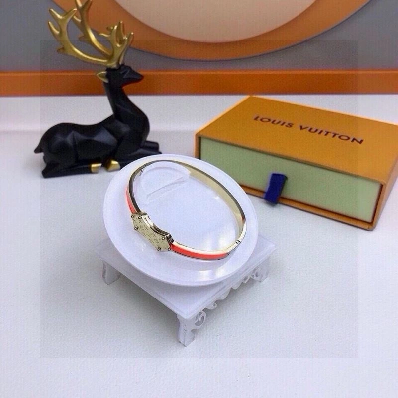 Comfortable Louis Vuitton Bracelets 256673