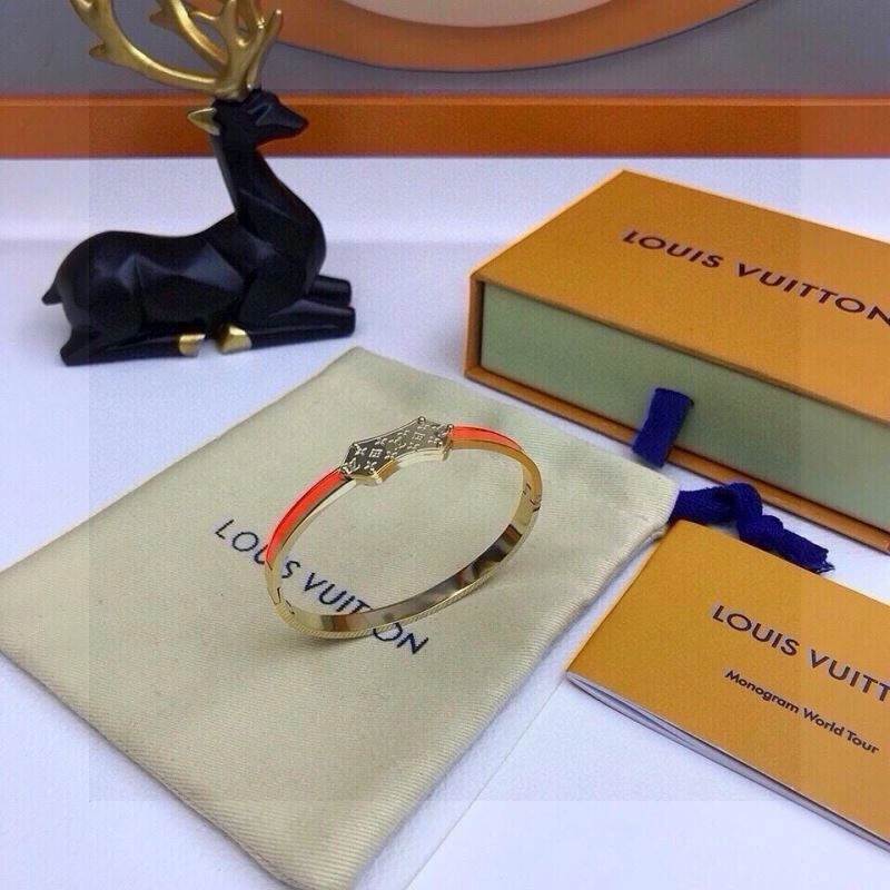 Comfortable Louis Vuitton Bracelets 256673
