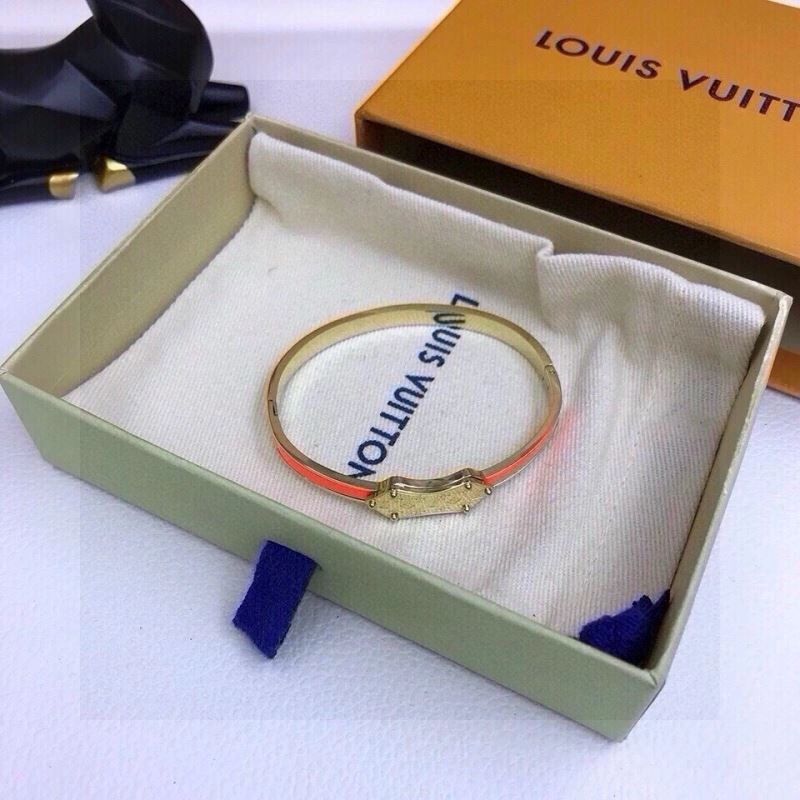 Comfortable Louis Vuitton Bracelets 256673
