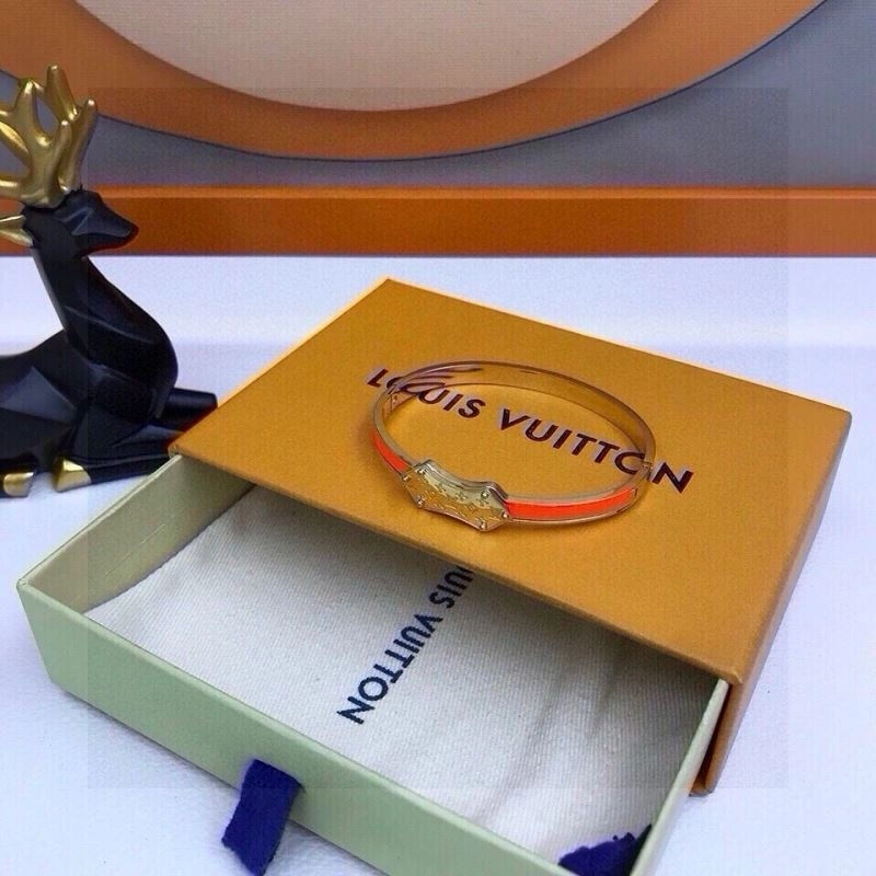 Comfortable Louis Vuitton Bracelets 256673