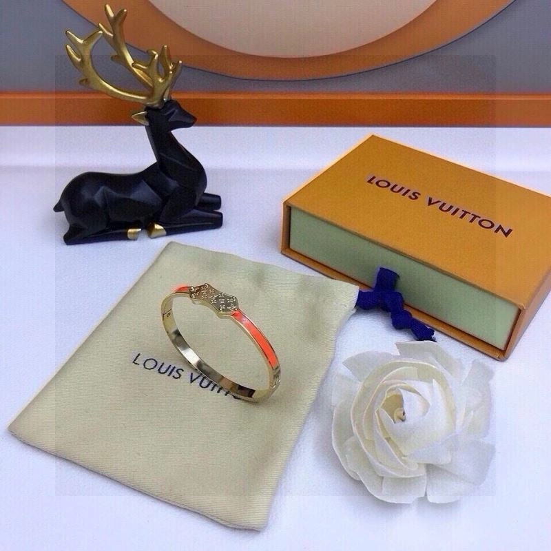 Comfortable Louis Vuitton Bracelets 256673