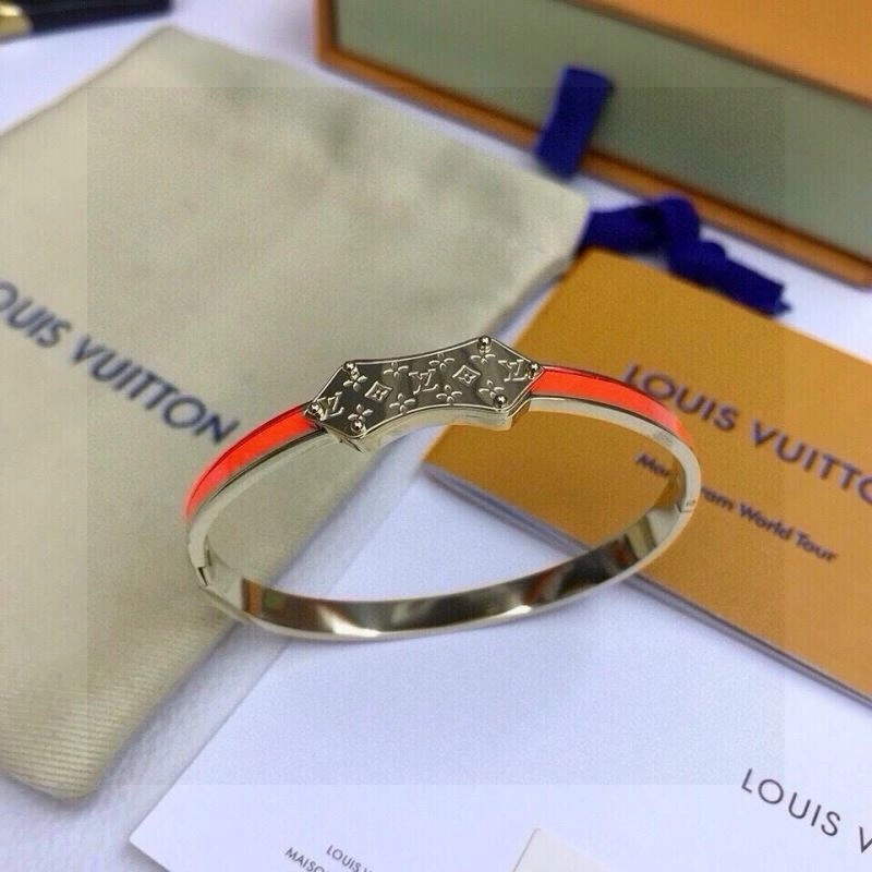 Comfortable Louis Vuitton Bracelets 256673