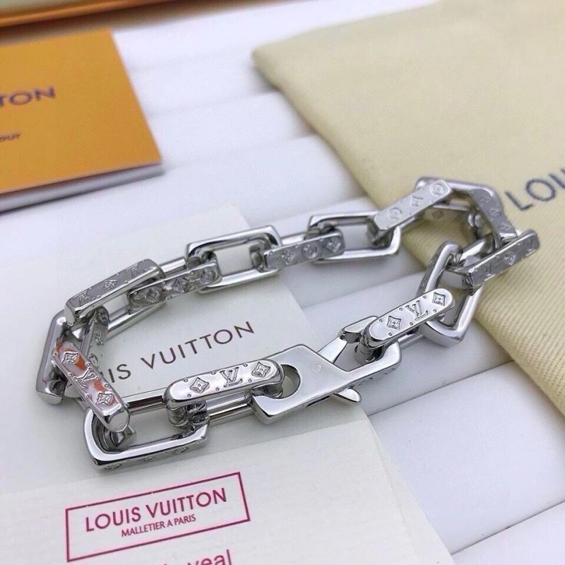 Louis Vuitton Bracelets Youthful 256678