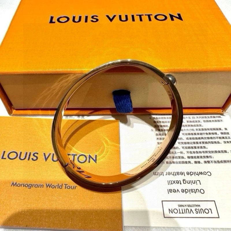 Louis Vuitton Bracelets Lightweight 256659