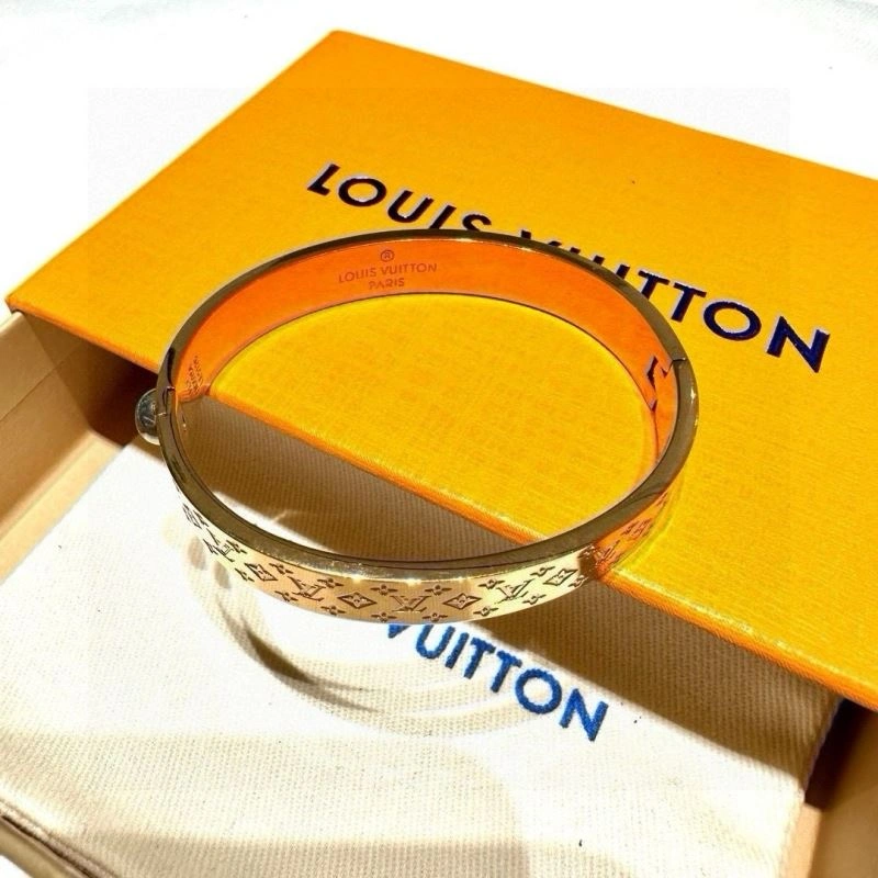 Louis Vuitton Bracelets Lightweight 256659