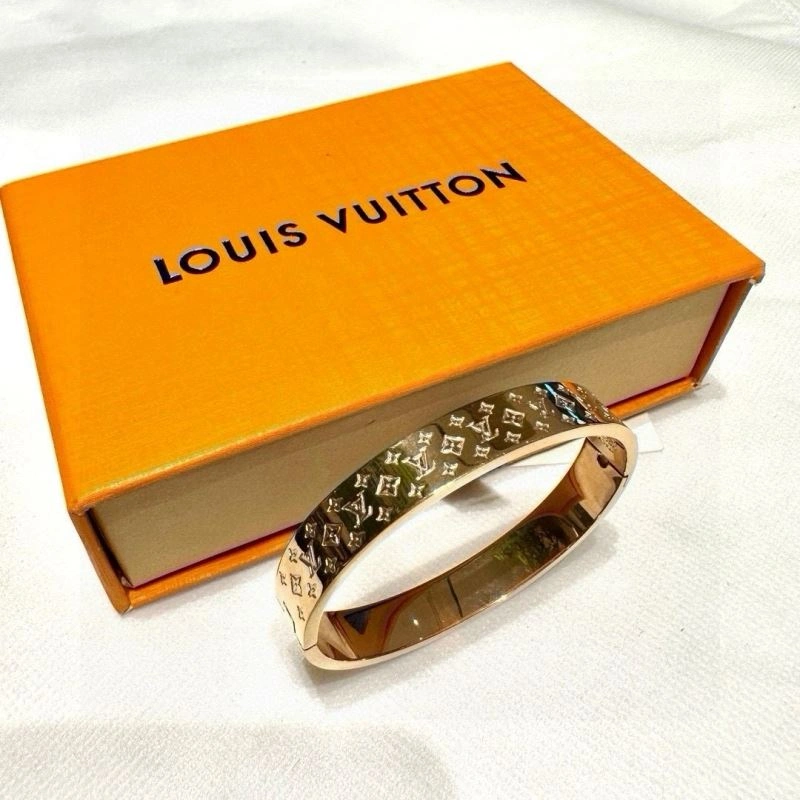 Louis Vuitton Bracelets Lightweight 256659