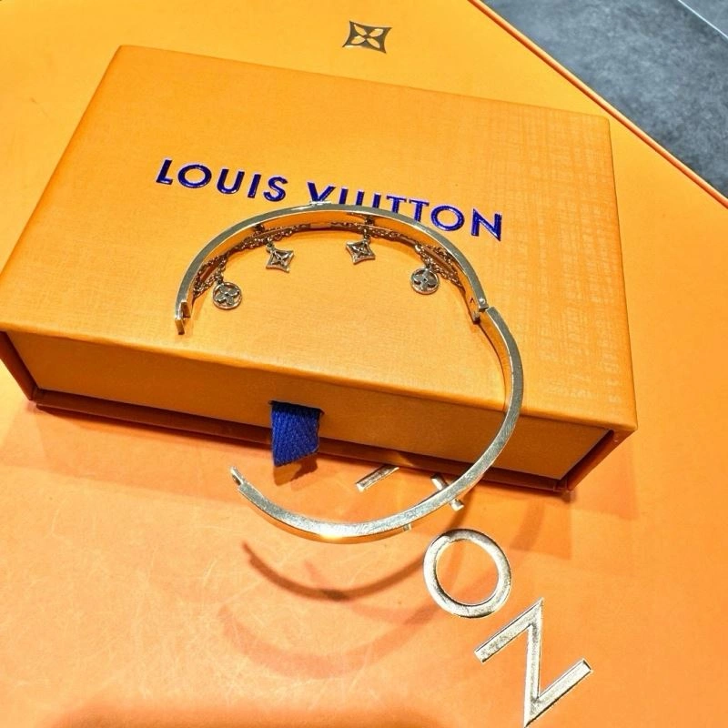 TechFriendly Louis Vuitton Bracelets 256648