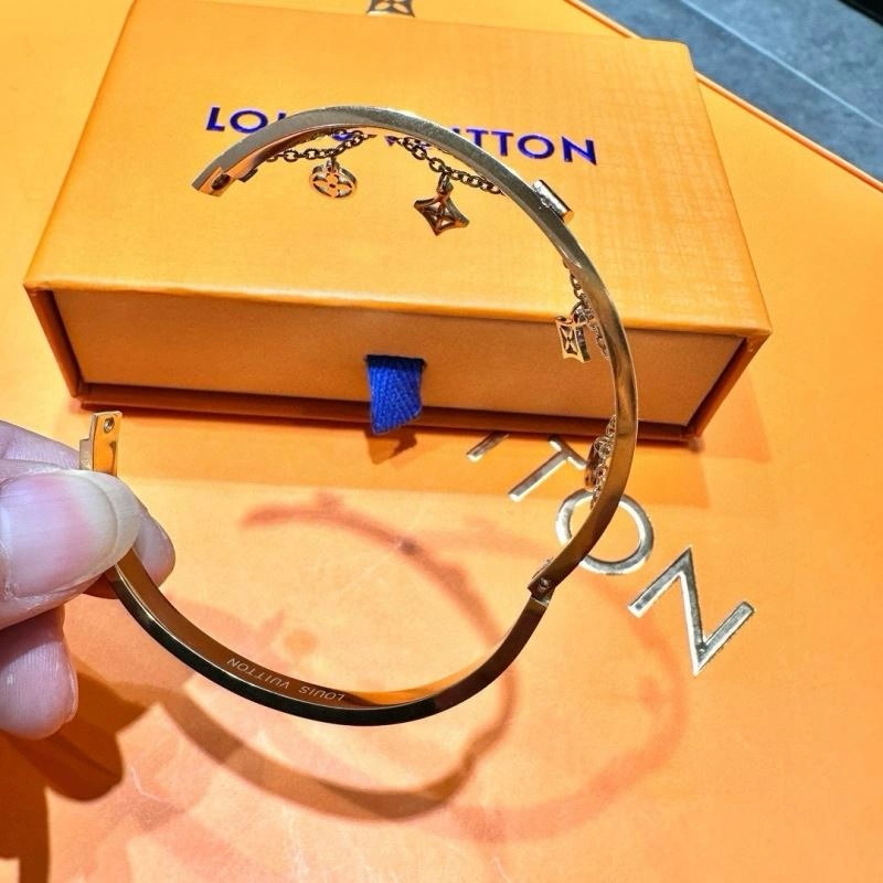 TechFriendly Louis Vuitton Bracelets 256648