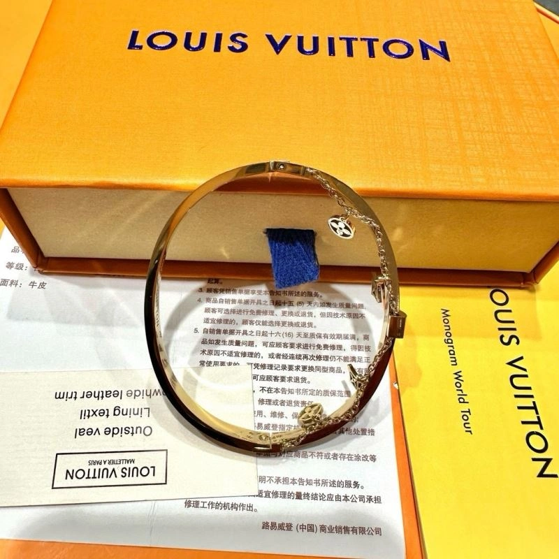 TechFriendly Louis Vuitton Bracelets 256648