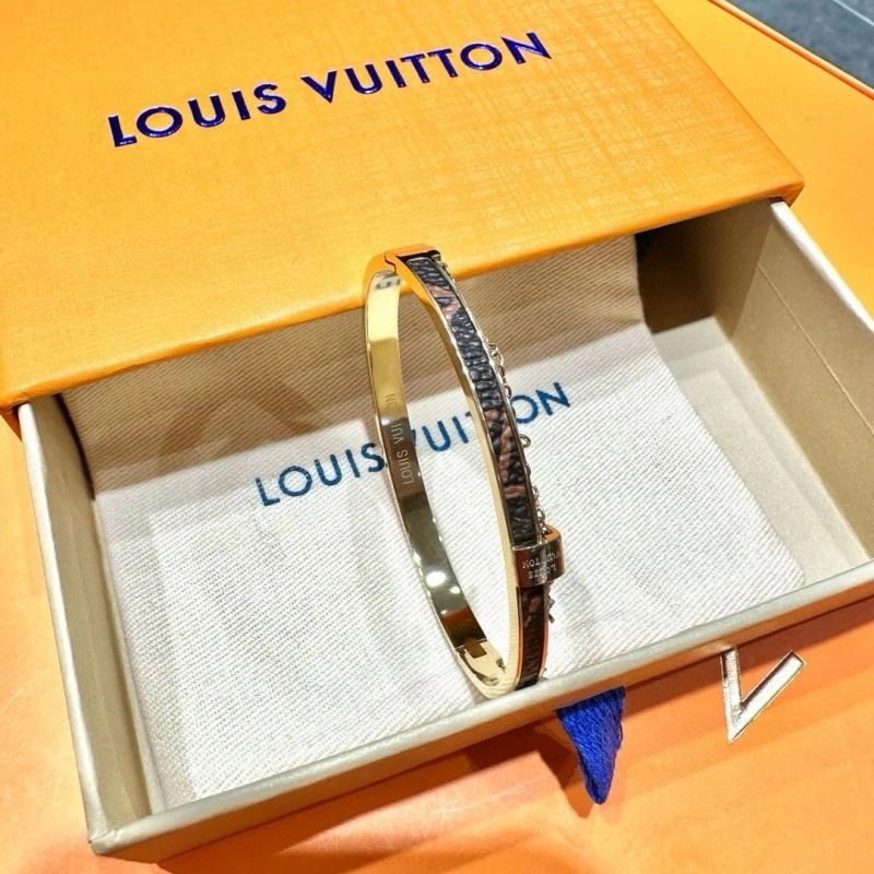 TechFriendly Louis Vuitton Bracelets 256648