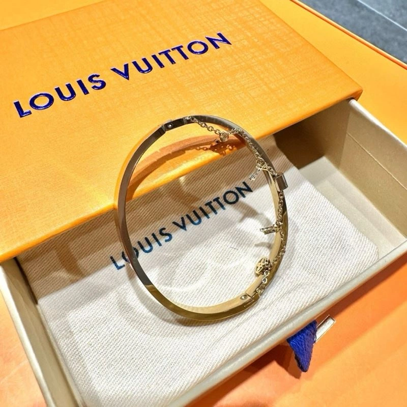 TechFriendly Louis Vuitton Bracelets 256648