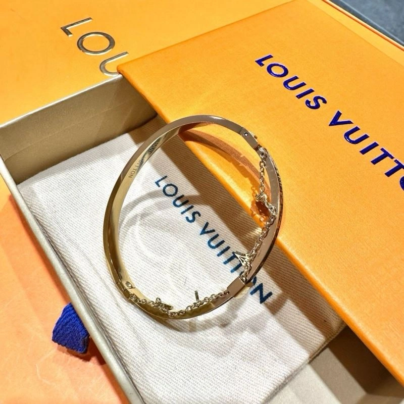 TechFriendly Louis Vuitton Bracelets 256648