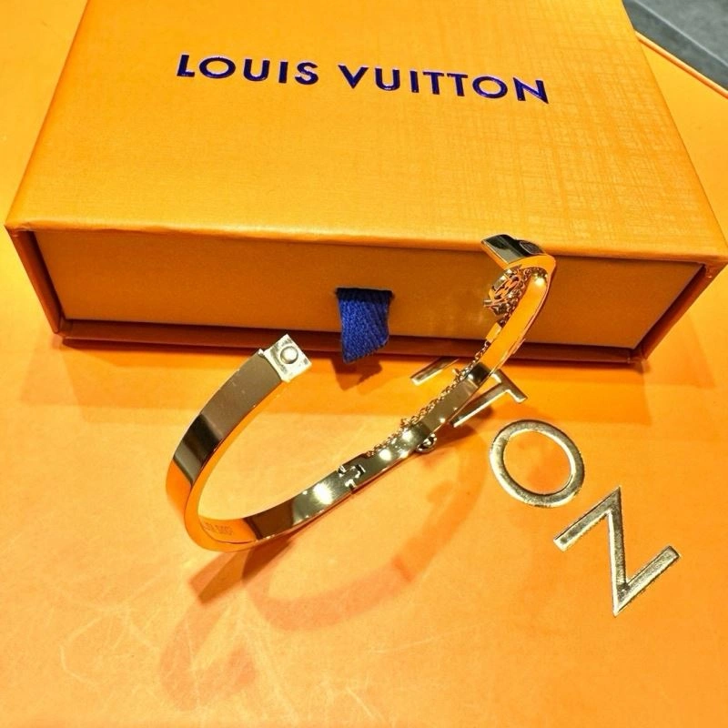 TechFriendly Louis Vuitton Bracelets 256648