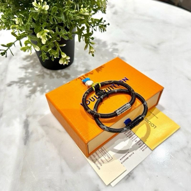 Louis Vuitton Bracelets FashionForward 256645