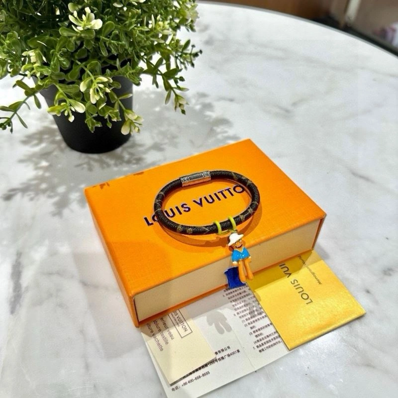 Louis Vuitton Bracelets FashionForward 256645