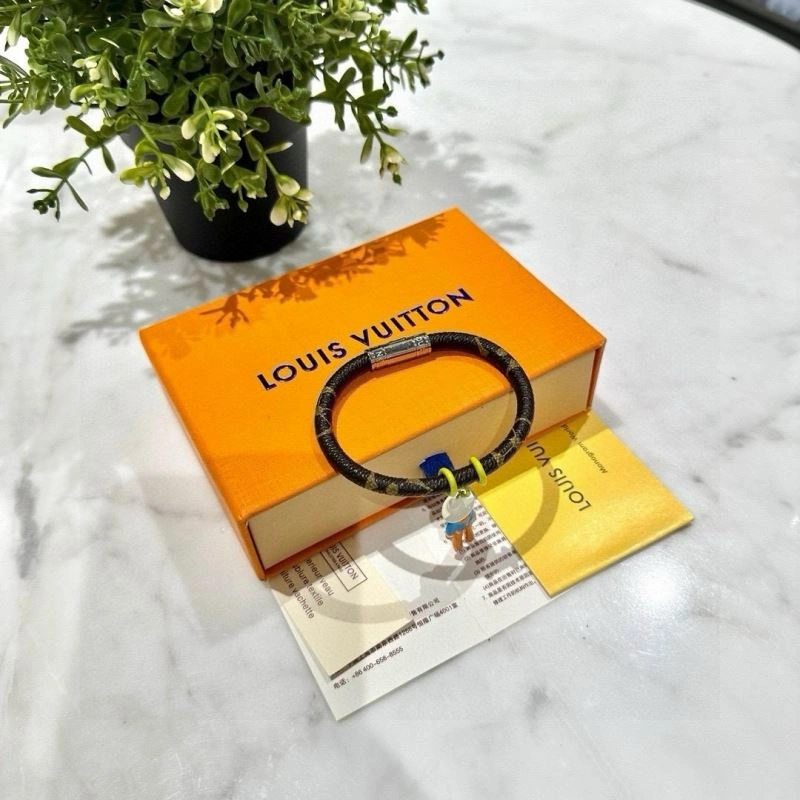 Louis Vuitton Bracelets FashionForward 256645