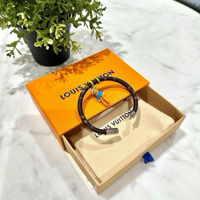 Louis Vuitton Bracelets FashionForward 256645