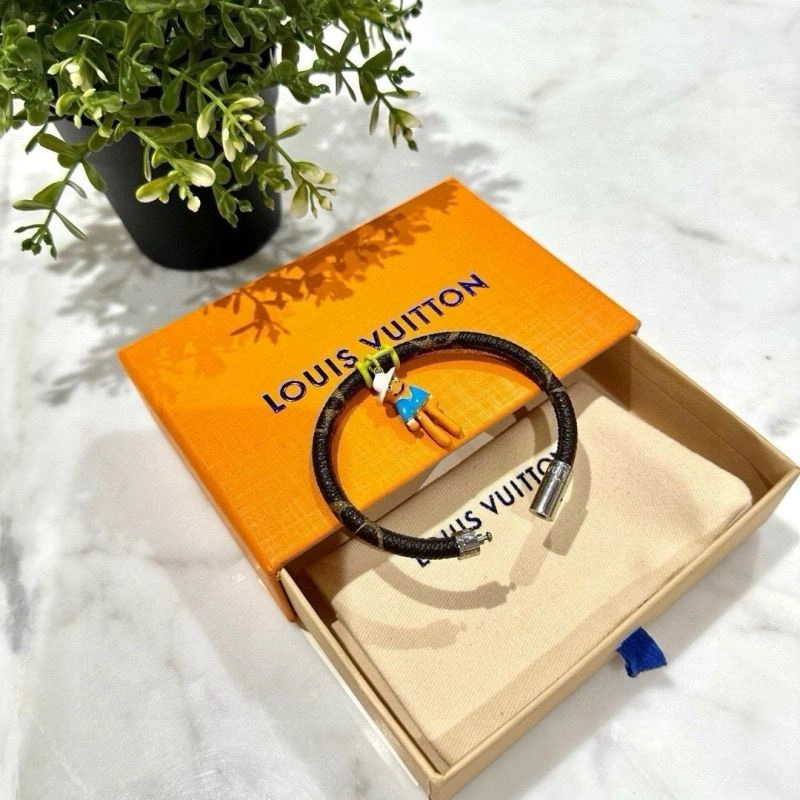Louis Vuitton Bracelets FashionForward 256645