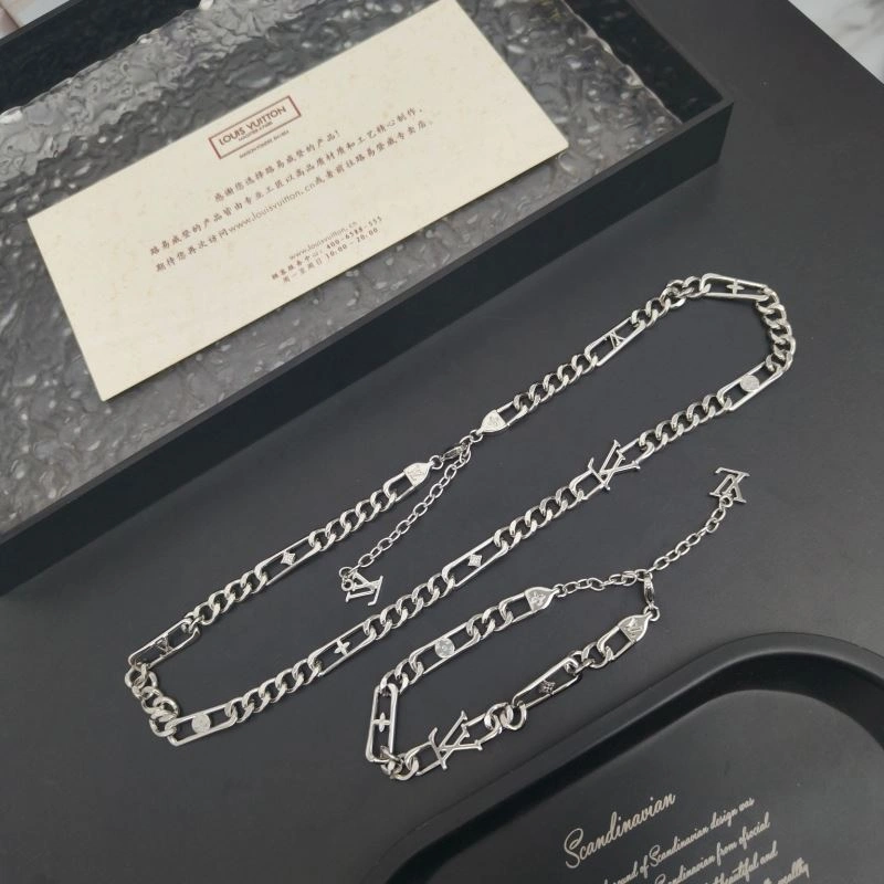 Timeless Louis Vuitton Bracelets 256643