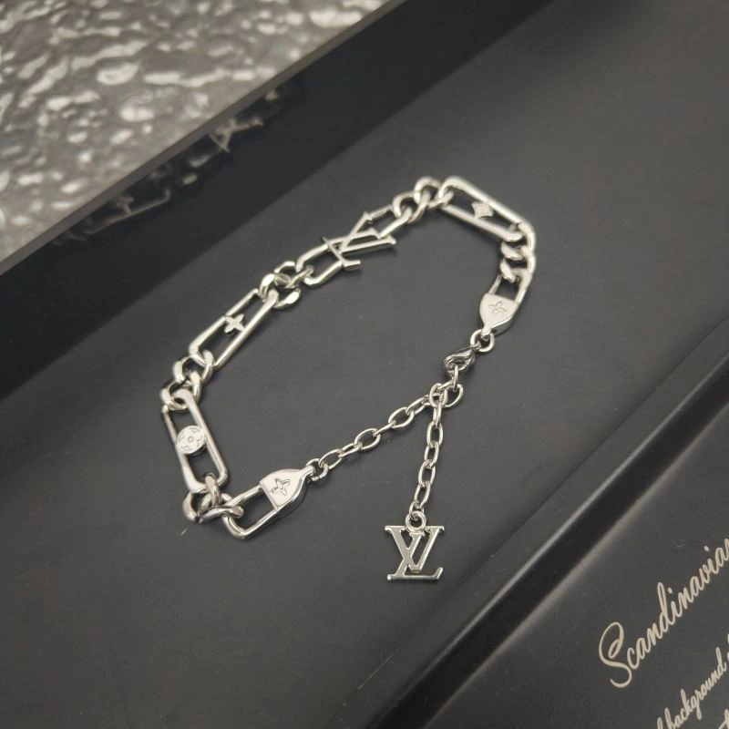 Fashionable Louis Vuitton Bracelets 256687