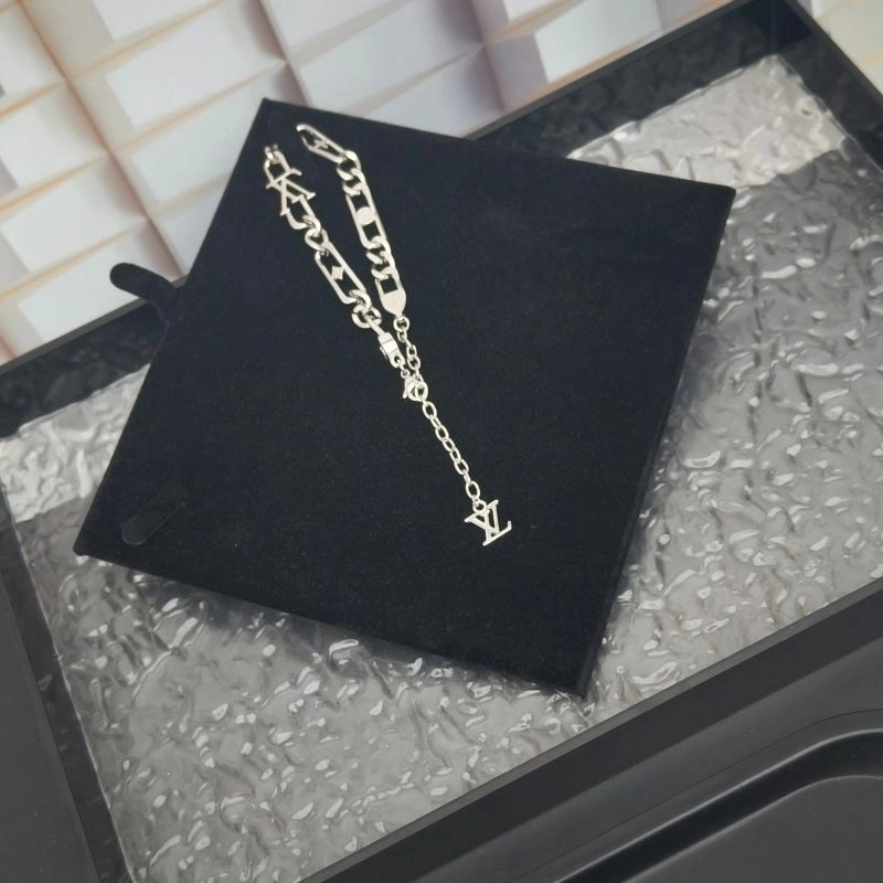 Fashionable Louis Vuitton Bracelets 256687