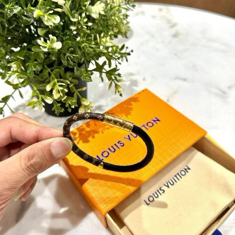 Louis Vuitton Bracelets MoistureWicking 256640