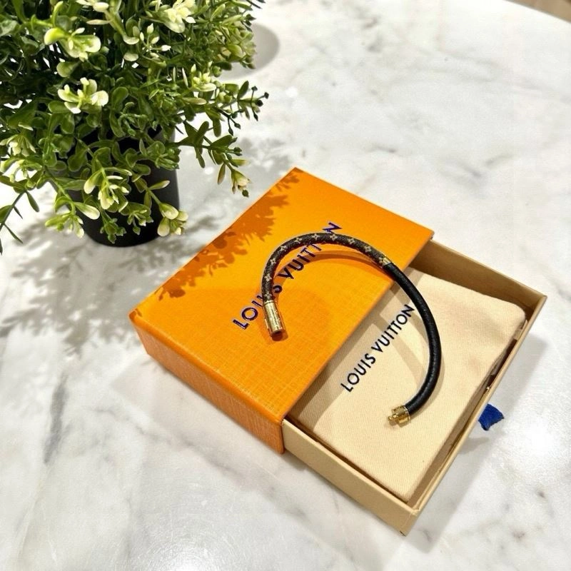 Louis Vuitton Bracelets MoistureWicking 256640
