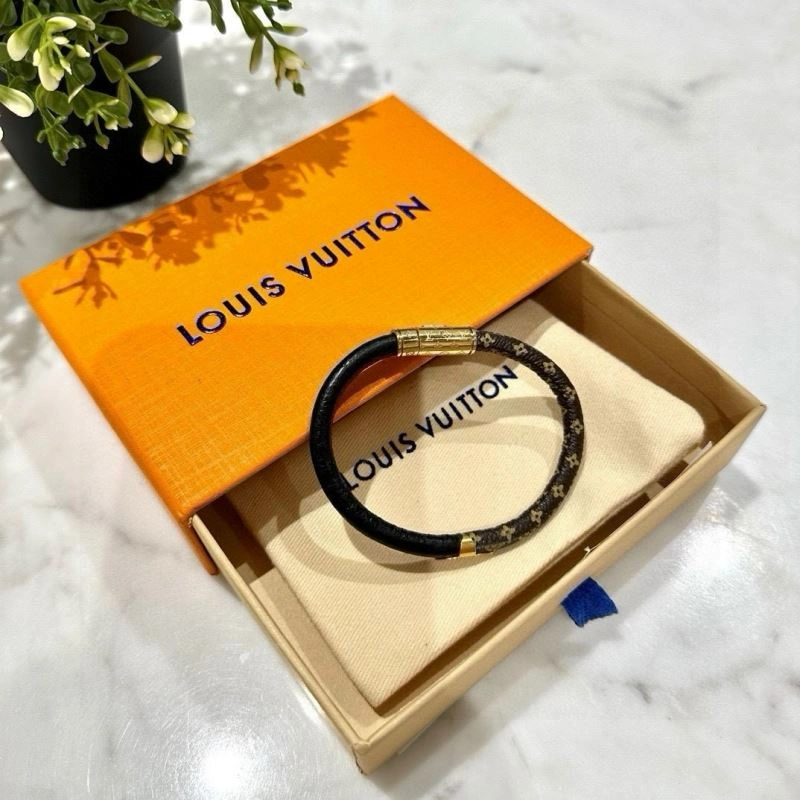 Louis Vuitton Bracelets MoistureWicking 256640