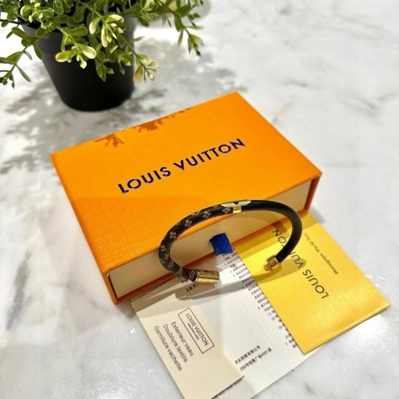 StreetReady Louis Vuitton Bracelets 256638