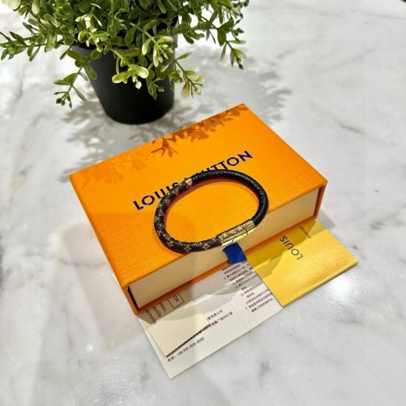 StreetReady Louis Vuitton Bracelets 256638